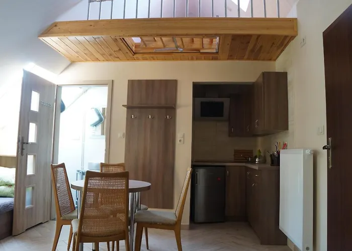 בית חווה ,, Pod Debem